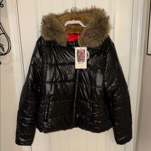 Stylish Black Puffer Jacket with Faux Fur Trim